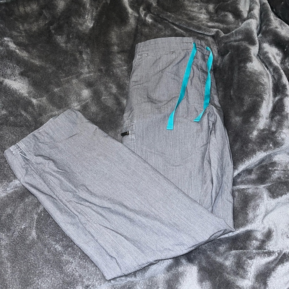 Figs Yola scrub pants size small graphite